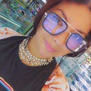 Model - AlejandraFlower pregnant