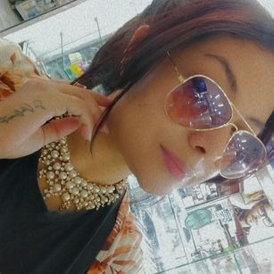 Model - AlejandraFlower latina