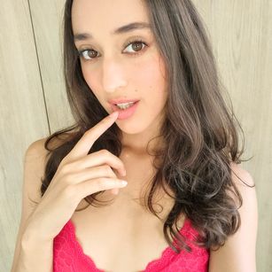 Model - Sylvie Gomez joi