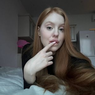 Model - lulu_moons feet