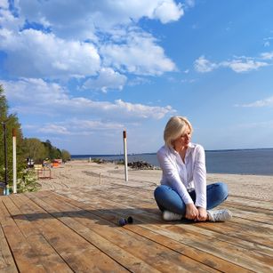 Model - Mary_Linn nylon