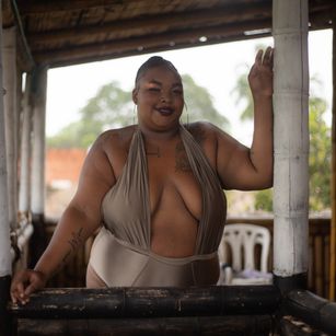 Model - Kendra Sexy petite