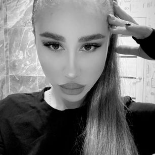 Model - EllaLewiss sex