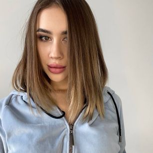 Model - EllaLewiss skinny