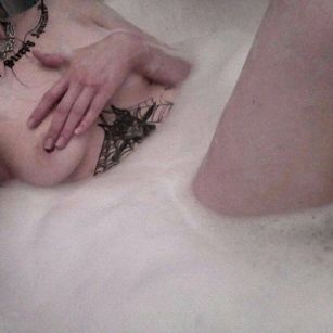 Model - AlineGreeeen young