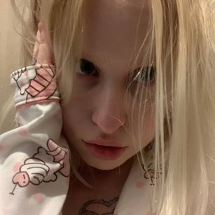 Model - shery petite