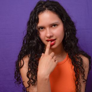 Model - Alaska Blue latina