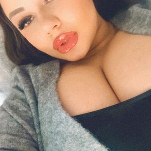 Model - Sascha Blosom oil