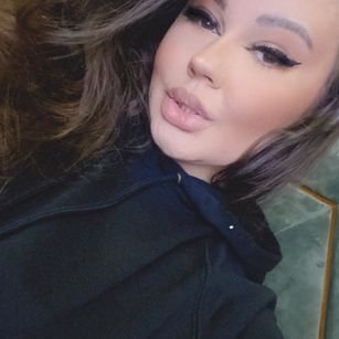 Model - Sascha Blosom findom