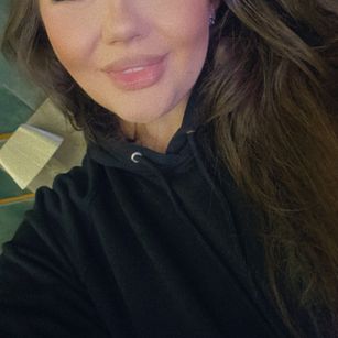 Model - Sascha Blosom heels