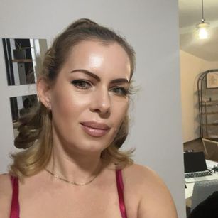 Model - BrianaSey dildo