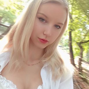 Model - Baila Wood masturbation