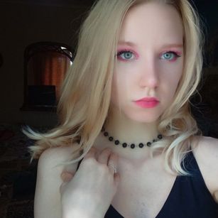 Model - Baila Wood LUSH