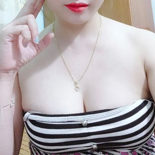 Model - Emmia submissive