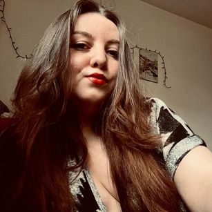 Model - CamilaAubrey dildo