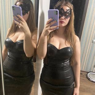 Model - LilyDolly69 feet
