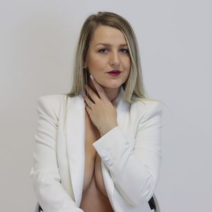 Model - MayaTrainor humiliation