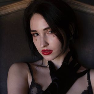 Model - Vicky striptease