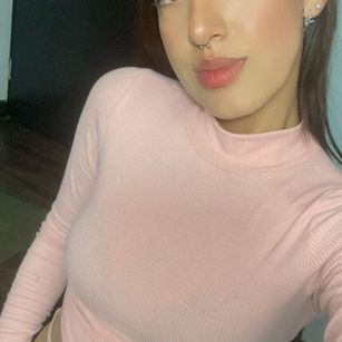 Model - Milu curious