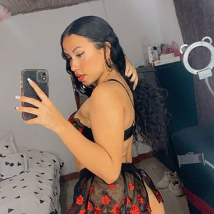 Model - Emily Walker bigboobs