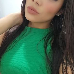 Model - Naomi latina