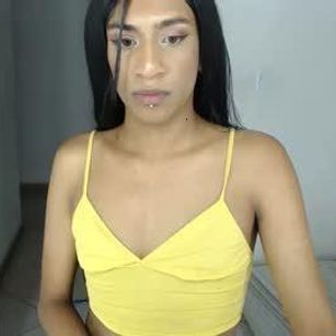 Model - Danna Saenz dominate