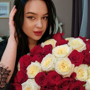 Model - Danika brunette