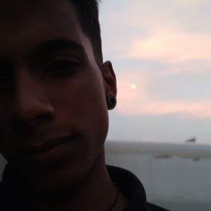 Model - khevin Lpez Ebony