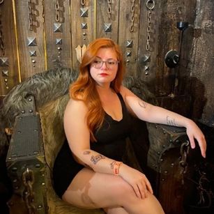 Model - Laura Queen sexy