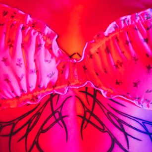 Model - Yumi Elfie feet