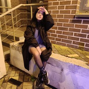 Model - AnnaMax footjob