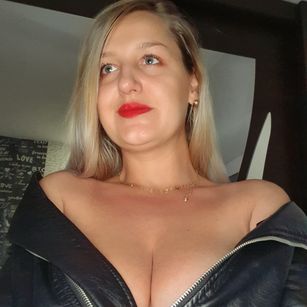 Model - MayaTrainor milf