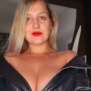 Model - MayaTrainor dominatrix