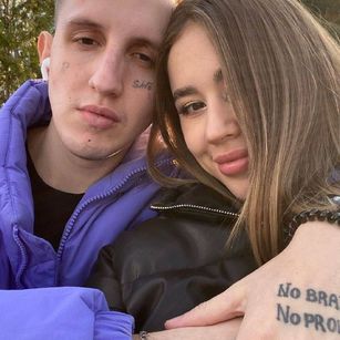 Model - Ella and Yan SexToys