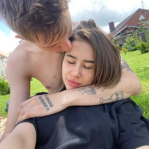 Model - Ella and Yan dildo