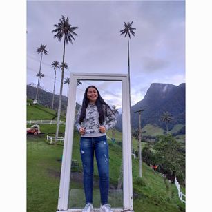 Model - Iris Moira curvy