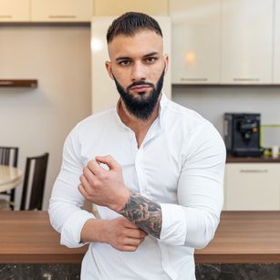 Model - MateoBennett Hot