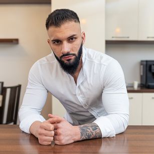 Model - MateoBennett smart