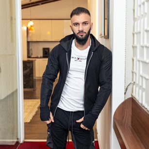 Model - MateoBennett Hot