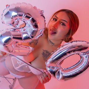 Model - Ayshel young