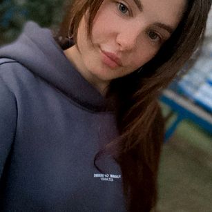 Model - Mary_xx feet