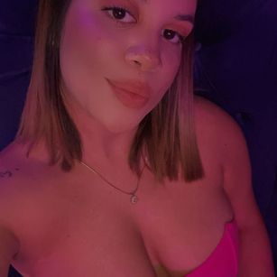 Model - Hanna Williams curiosa