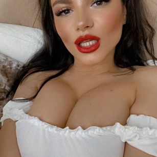 Model - LexaKiss milf