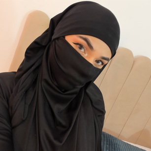 Model - Alaila deepthroat