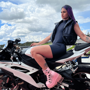 Model - Mollie Bennet cei