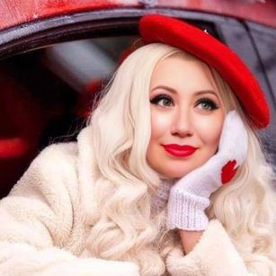 Model - AnnLove woman