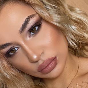 Model - CarrieBrice footfetish