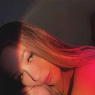 Model - LilysLips striptease