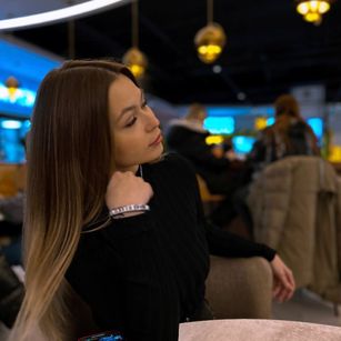 Model - LilysLips strip