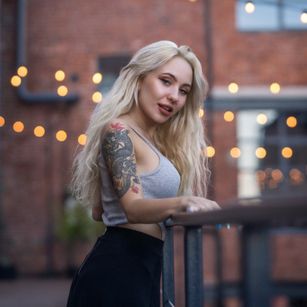 Model - Hella Bella dildo